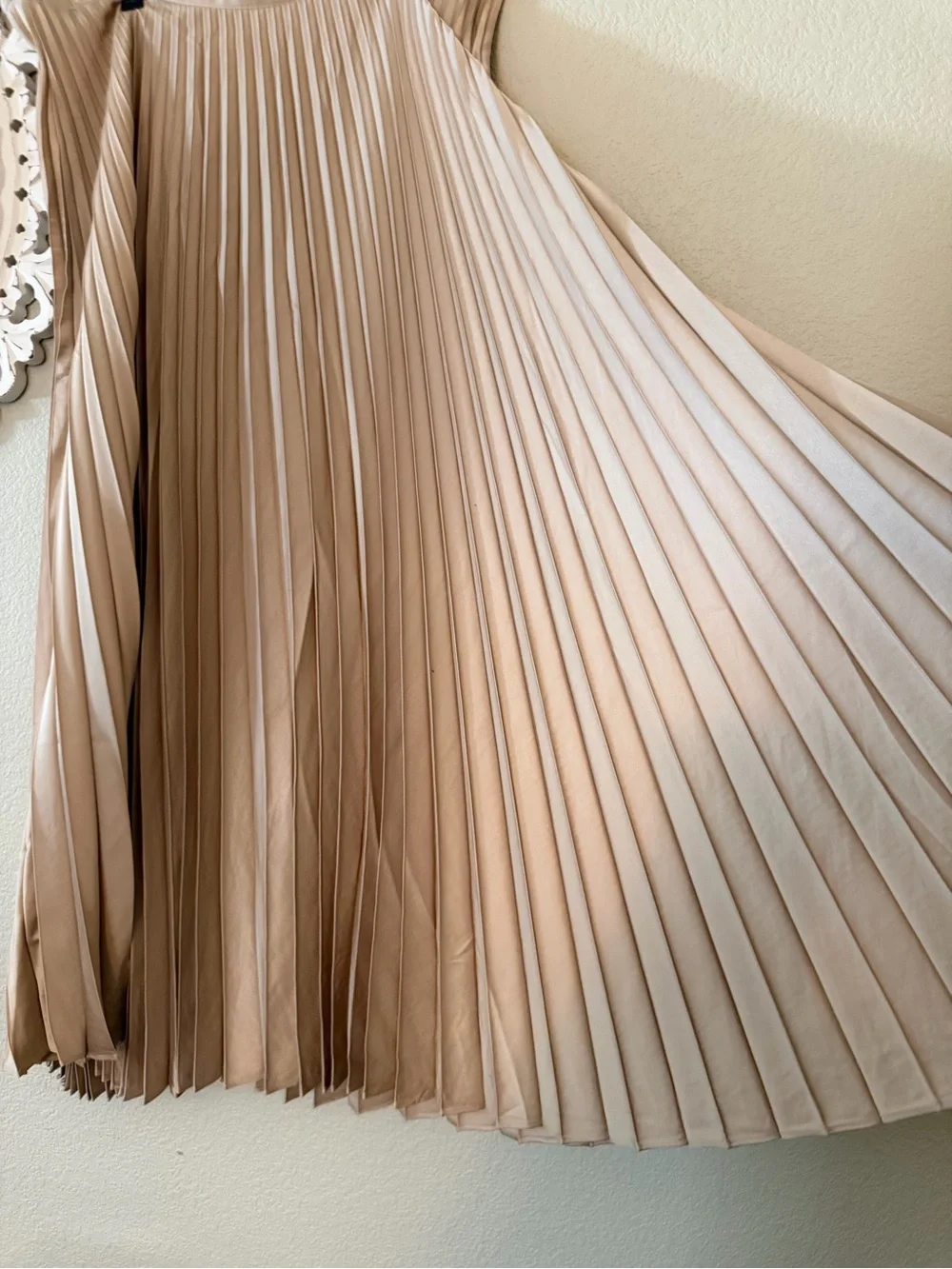 Dainty Jewells Pleated Skirt in Soft gold